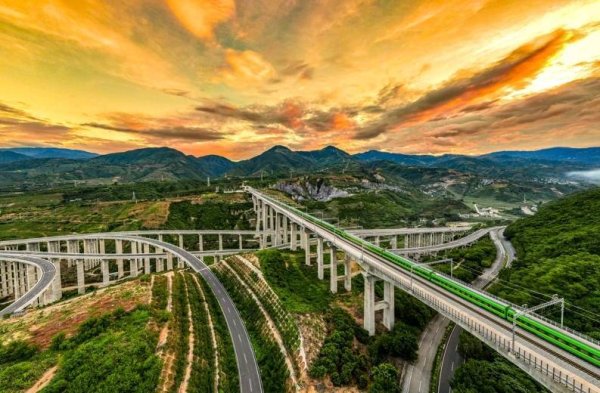 牛掌柜 玉溪市提出国家物流枢纽建设目标：2027年物流业总收入突破千亿