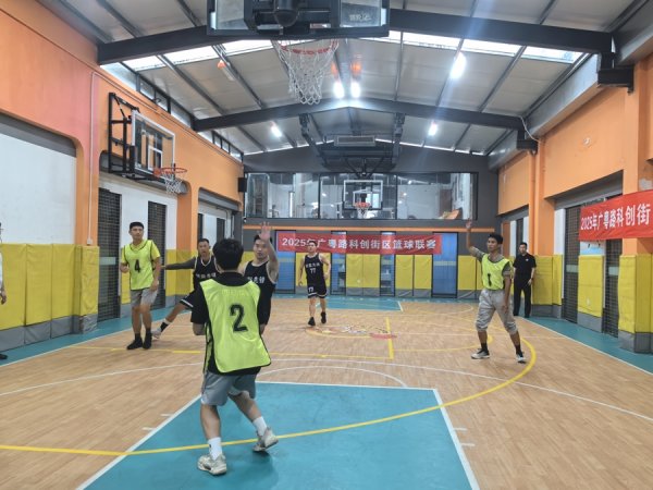 安徽润格 互留联系方式成“标配”，这场篮球赛为何受欢迎
